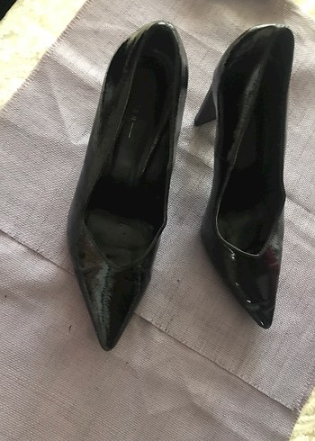 38 Beden siyah Renk Parlak Yılan Desenli Tokalı Stiletto