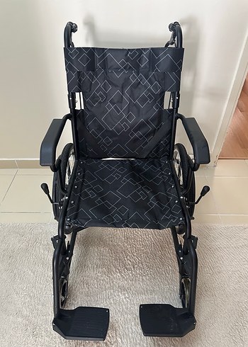 Siyah Katlanabilir Tekerlekli Sandalye