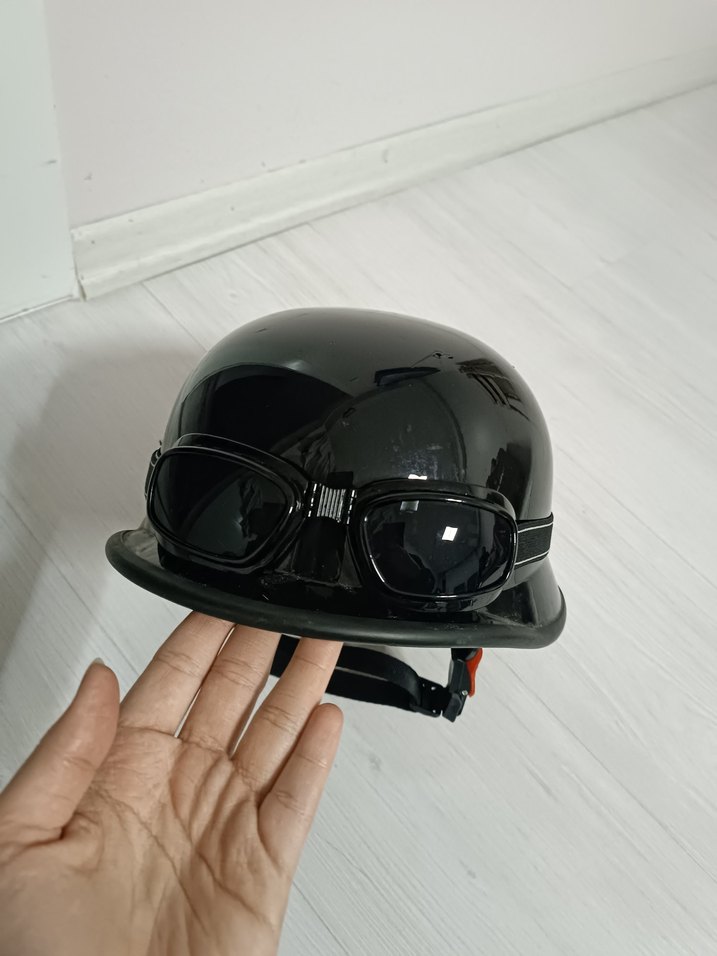 Parlak Siyah Cam Motosiklet Kaskı - Görsel 5