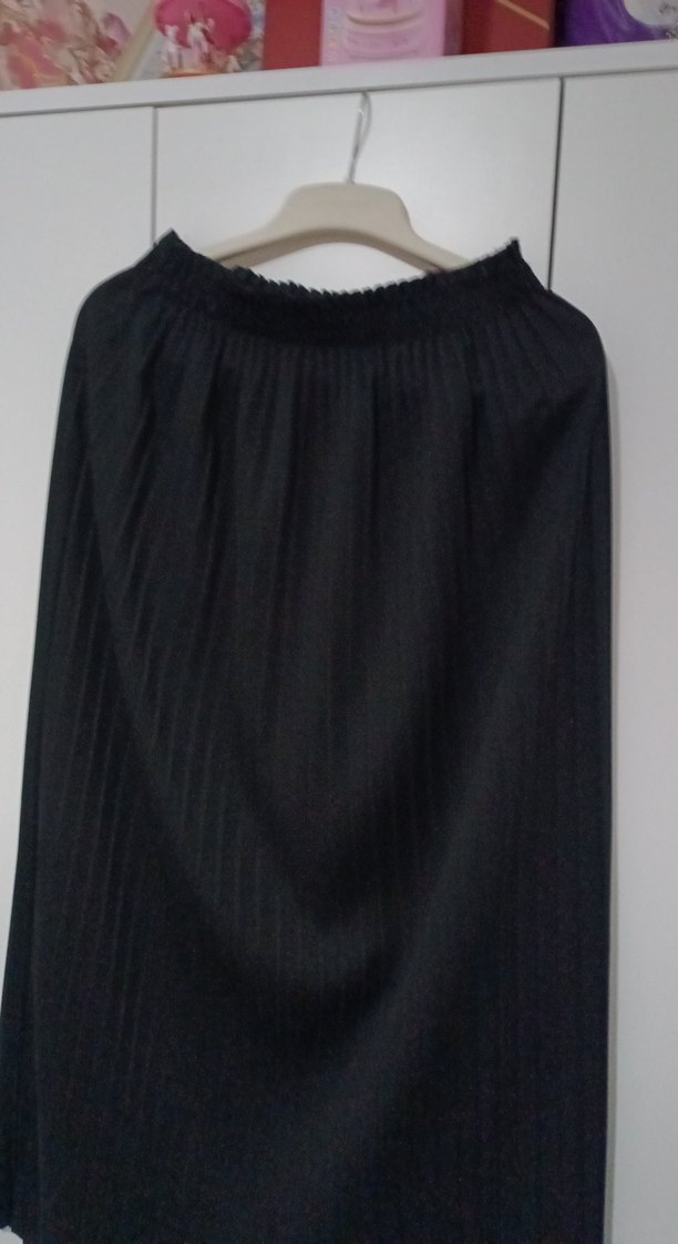 Siyah Pilili Uzun Kadın Etek - Görsel 4