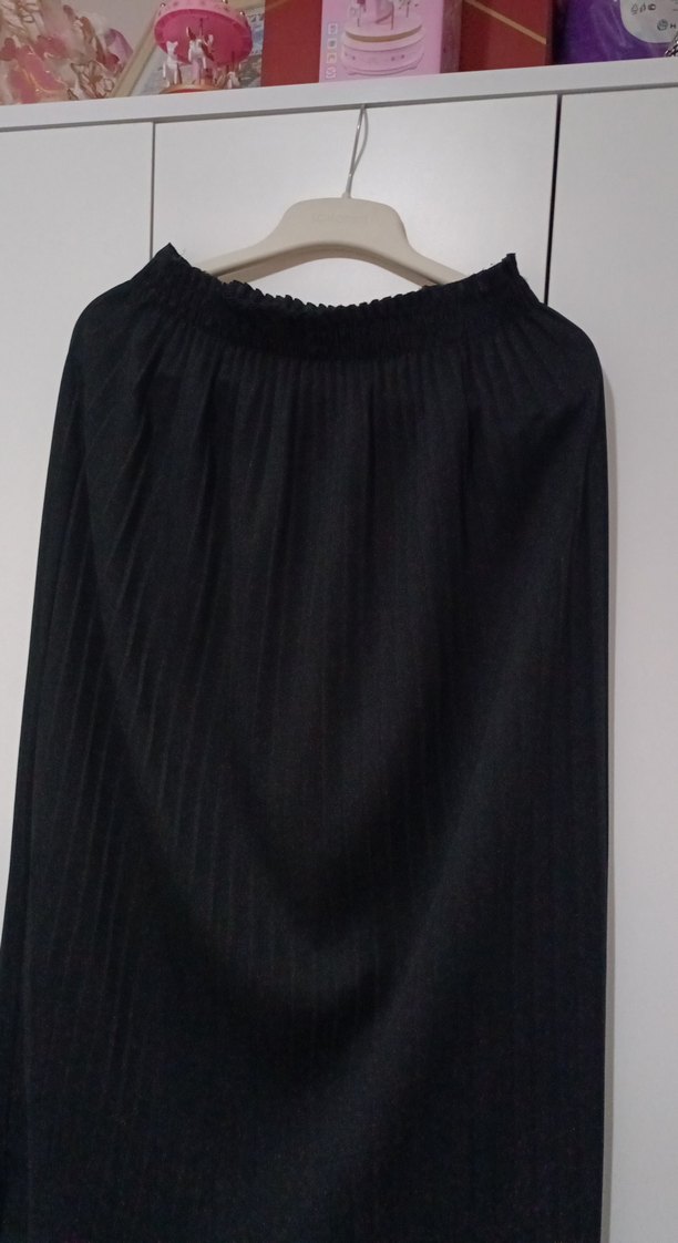 Siyah Pilili Uzun Kadın Etek - Görsel 3