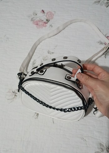 Zincir Detaylı Beyaz Kadın Omuz Çantası - Görsel 2