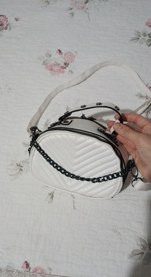 Zincir Detaylı Beyaz Kadın Omuz Çantası - Görsel 3