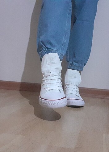 38 Beden beyaz Renk Kinetix converse