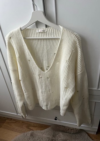 V Yaka Beyaz Triko Oversize Kazak - Görsel 3