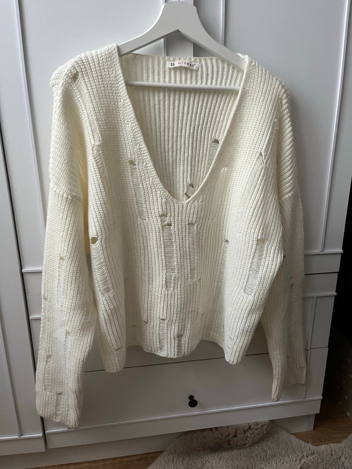 V Yaka Beyaz Triko Oversize Kazak - Görsel 4