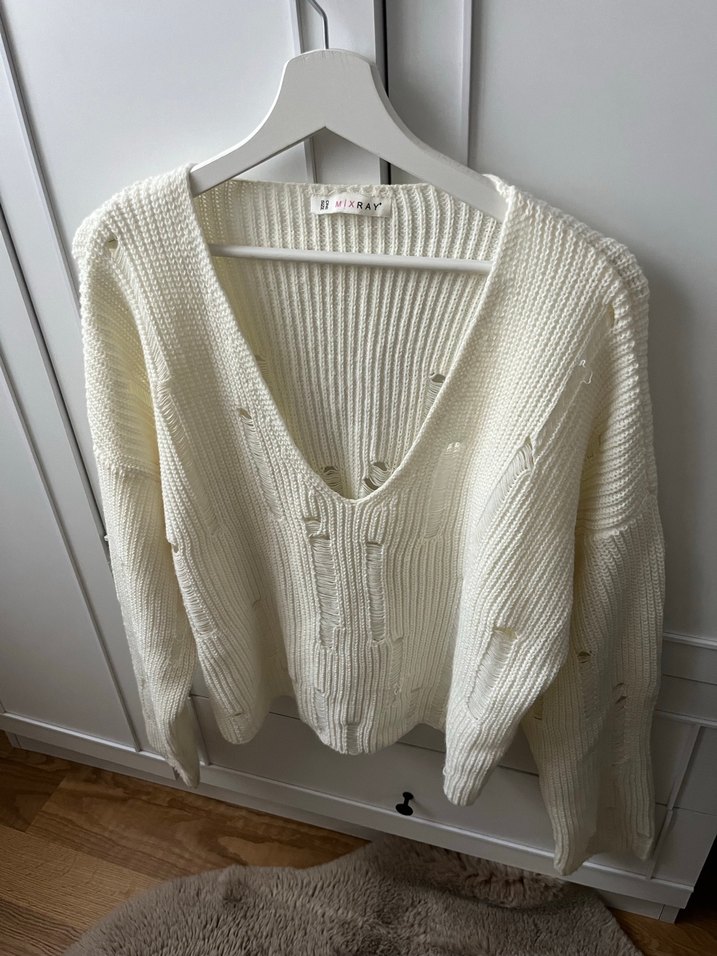 V Yaka Beyaz Triko Oversize Kazak - Görsel 2