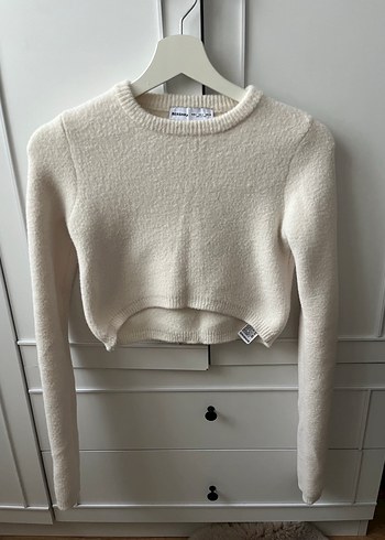 Bershka Crop Beyaz Yün Kazak - Görsel 3