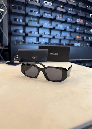 Prada güneş gözlüğü - Görsel 2