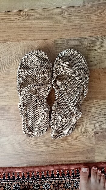 Kadın Parmak Arası Sandalet 