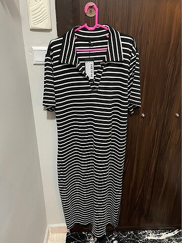Polo yaka yırtmaçlı örme elbise