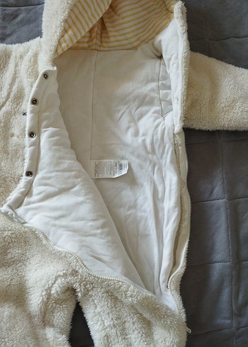 Beyaz Kapüşonlu Erkek Bebek Tulumu - Görsel 3