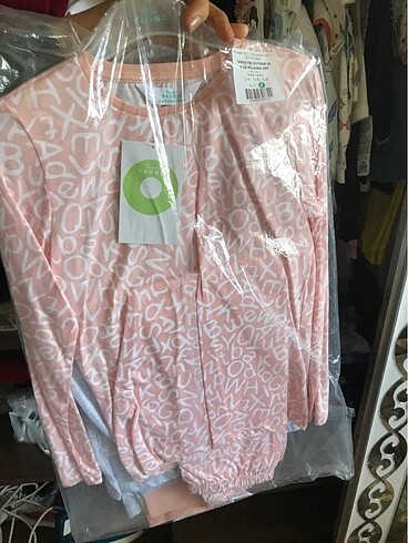 7 Yaş Beden çeşitli Renk 7/8 yaş pijama 4 lü