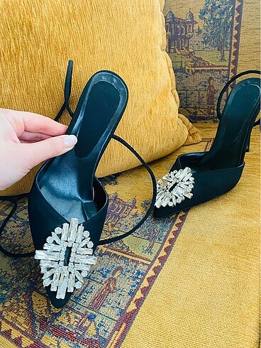37 Beden SATEN TAŞLI BAĞLAMALI STİLETTO