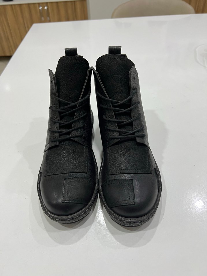 Siyah Deri Bağcıklı Kadın Bot - Görsel 2