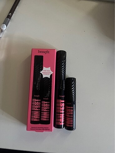 Benefit fan fest maskara