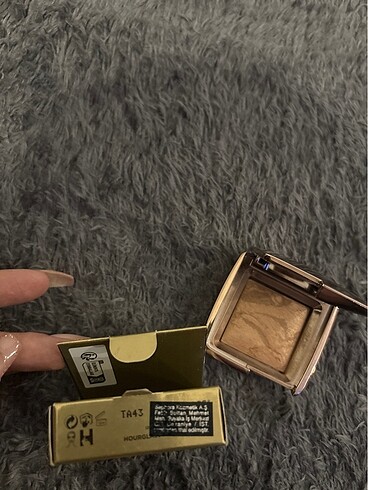 Beden Hourglass bronzer