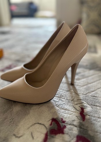 Deborah Milano Bej Bohem Stiletto Topuklu Kadın Ayakkabı