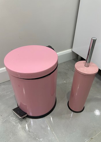 Beden Renk Pembe Pedallı Çöp Kutusu ve Tuvalet Fırçası Seti