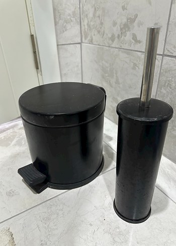 Siyah Pedallı Çöp Kutusu ve Tuvalet Fırçası Seti