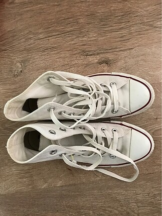 Beyaz converse