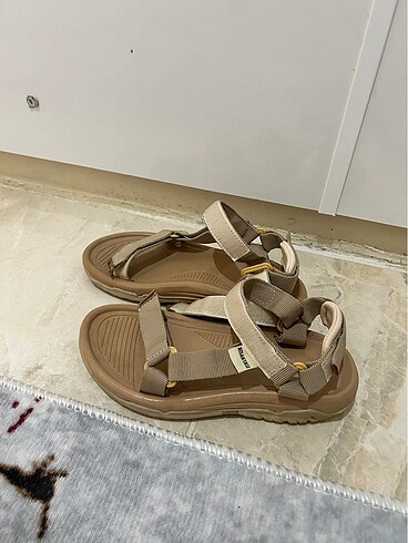 Spor sandalet