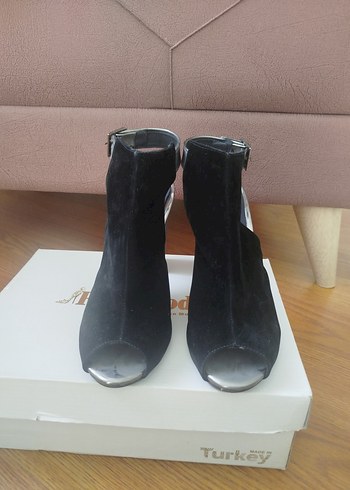 Diğer Siyah Süet Tokalı Kadın Topuklu Ayakkabı