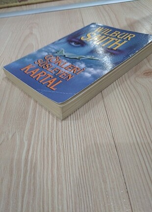  Beden WİLBUR SMITH 4 adet Kitap ve 13 adet Dean R Koontz kitabi