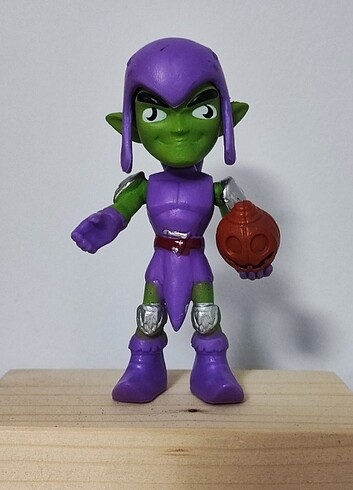 Green goblin figür 