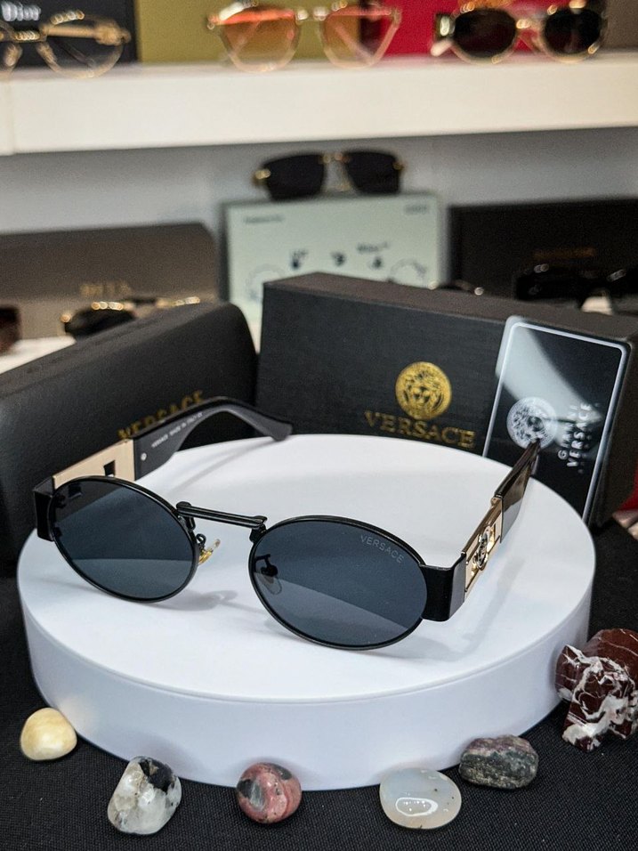 Zincir Detaylı Parlak Altın Kadın Güneş Gözlüğü - Görsel 4