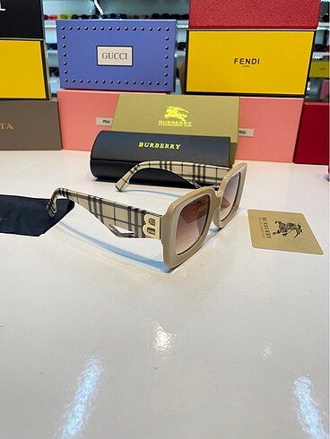 Beden çeşitli Renk Burberry gözlük