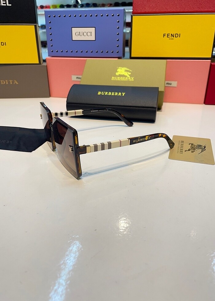 Burberry gözlük - Görsel 4
