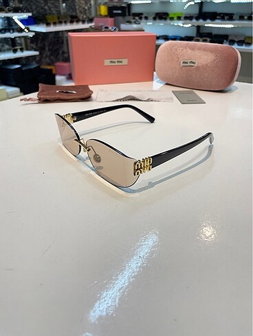 Miu Miu Miu Miu gözlük
