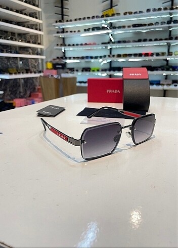 Prada gözlük