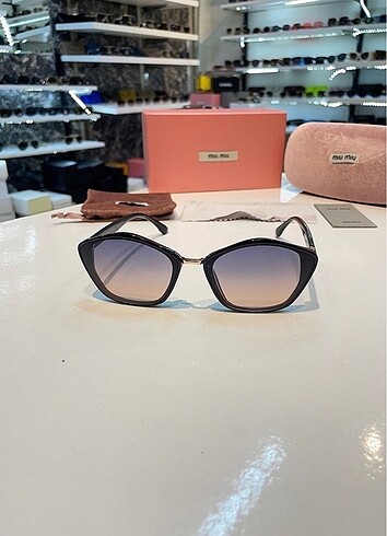 Miu Miu gözlük
