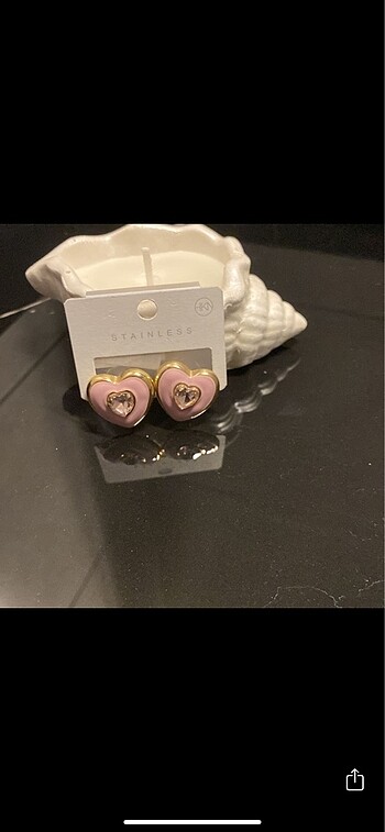 Pembe Çelik küpe