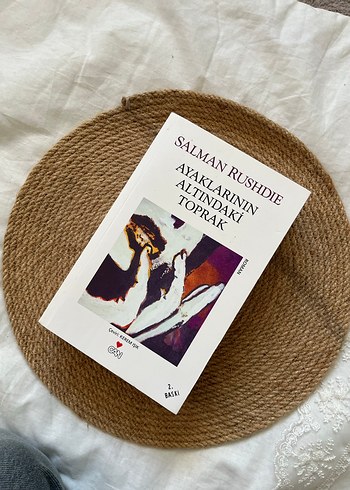 Ayaklarının Altındaki Toprak - Salman Rushdie