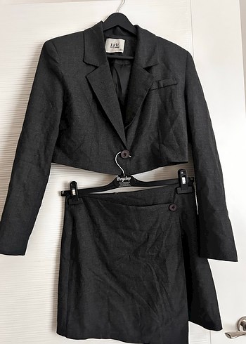 Düğmeli Gri Mini Etek - Crop Çeket takım - Görsel 4