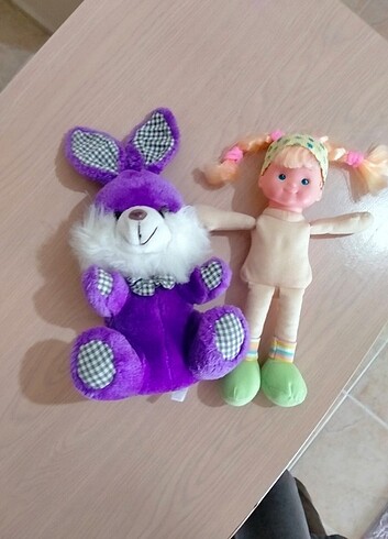 Peluş oyuncak bebek