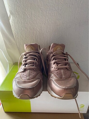 Nike Air Huarache rose gold sıfır gibi 39 no