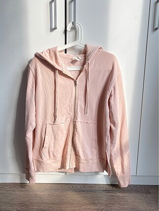 Pembe kapüşonlu hırka