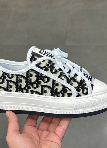 Christian Lacroix 40