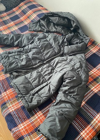 Koyu Gri Kapüşonlu Kadın Mont
