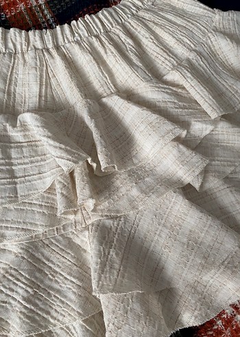 Beyaz Keten Volanlı İçi Şortlu Mini Etek - Görsel 2