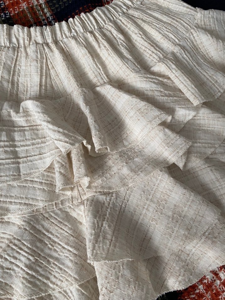 Beyaz Keten Volanlı İçi Şortlu Mini Etek - Görsel 2