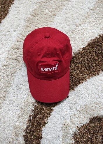 Levi's kırmızı şapka 