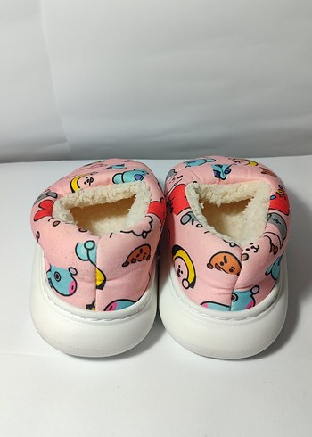 28 Beden Sıfır BT21 Desenli Çocuk Peluş Ev Terliği Ayakkabısı (28-29)