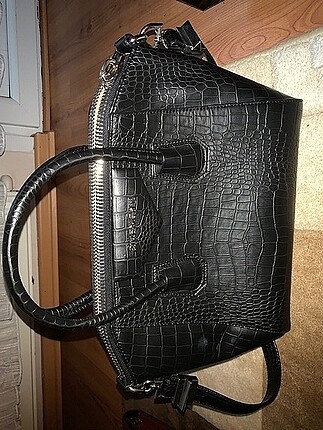 Givenchy kol çantası