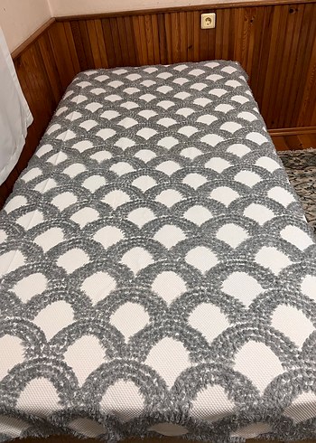 Gri Tie-Dye Desenli Yatak Örtüsü çift kişilik yastığı da mevcutt - Görsel 2