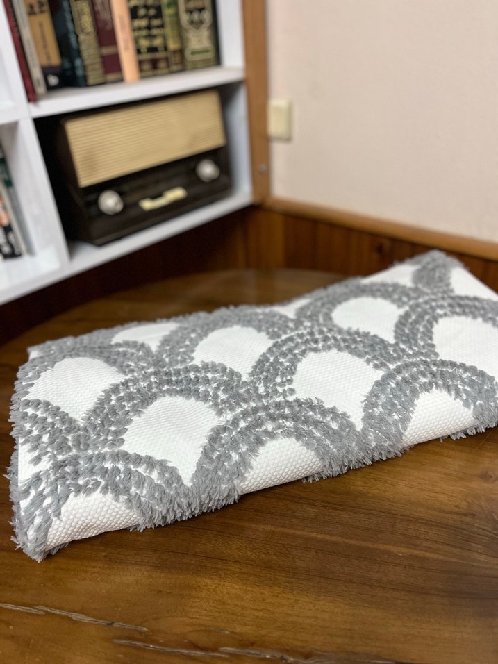 Gri Tie-Dye Desenli Yatak Örtüsü çift kişilik yastığı da mevcutt - Görsel 3